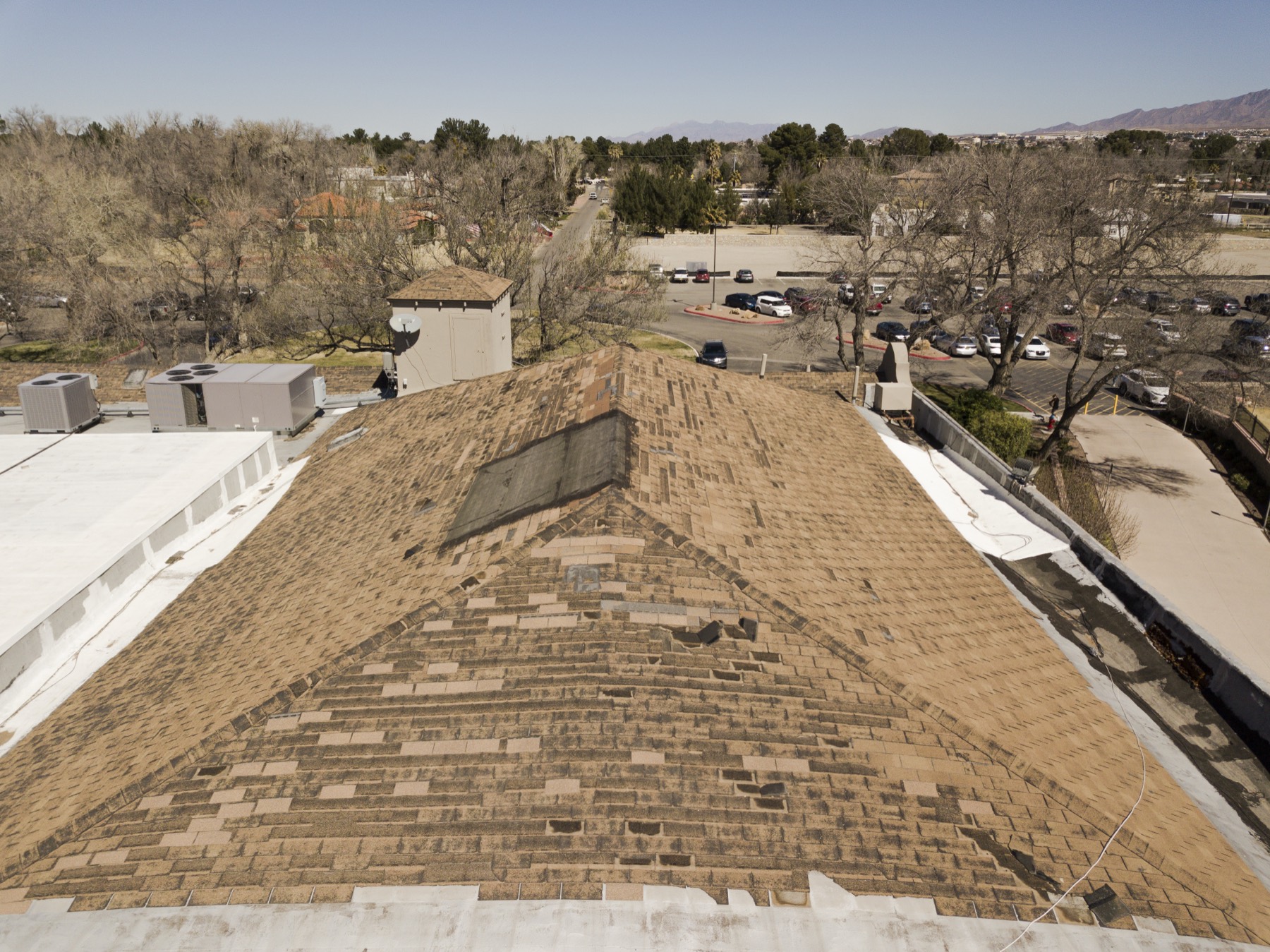Worn roof before replacement 1